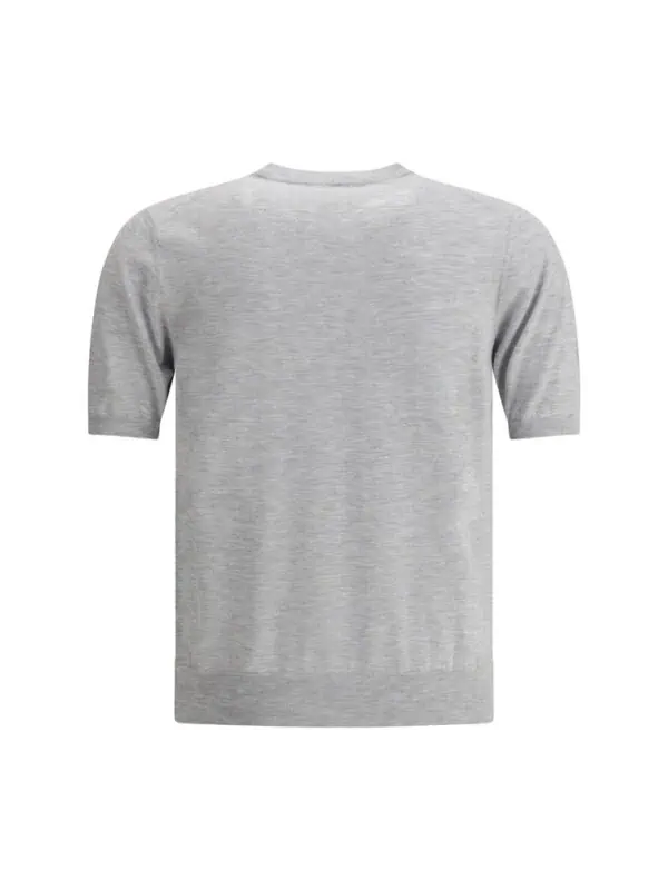 Classic gray men's crewneck t-shirt, versatile casualwear for everyday comfort and style. Perfect for layering or wearing alone, made from soft, durable fabric.