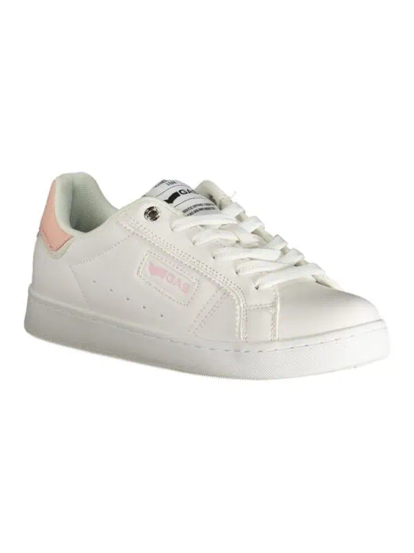White leather sneaker with pink logo accents, stylish and comfortable for everyday wear.