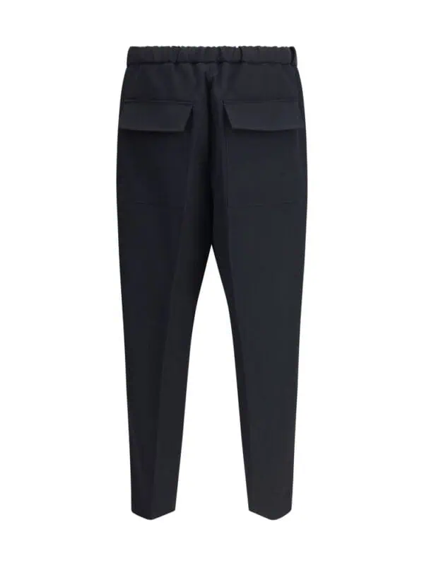 Slim-fit black casual trousers with functional back pockets, perfect for stylish everyday wear and versatile outfits. Made from high-quality materials for comfort and durability.