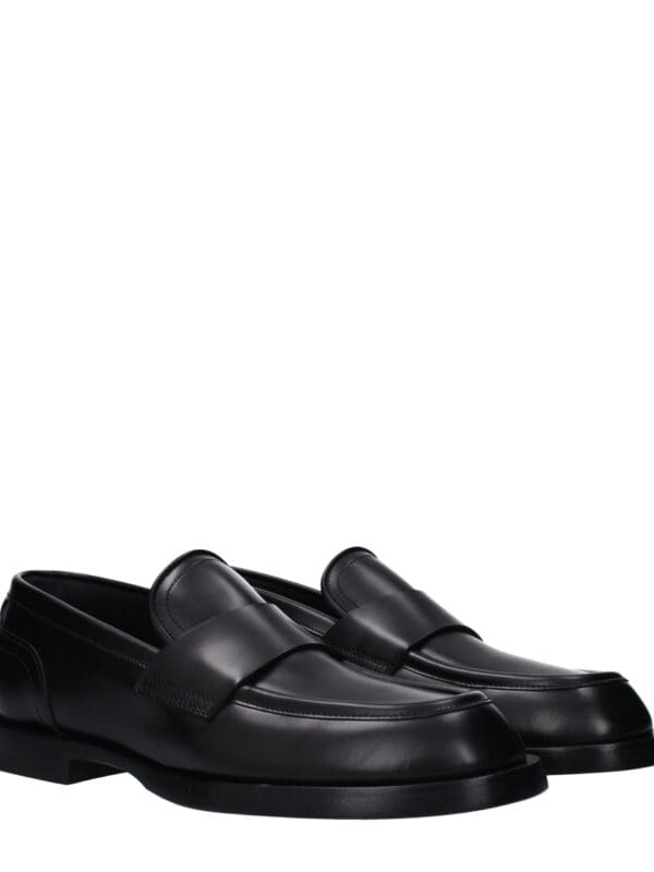 Stylish black leather loafers for men, crafted with high-quality material and a sleek design, perfect for formal and casual occasions.