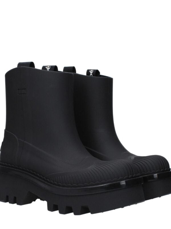 Stylish black rubber ankle boots with chunky soles, waterproof design, and convenient pull-tabs, perfect for rainy weather and urban fashion.