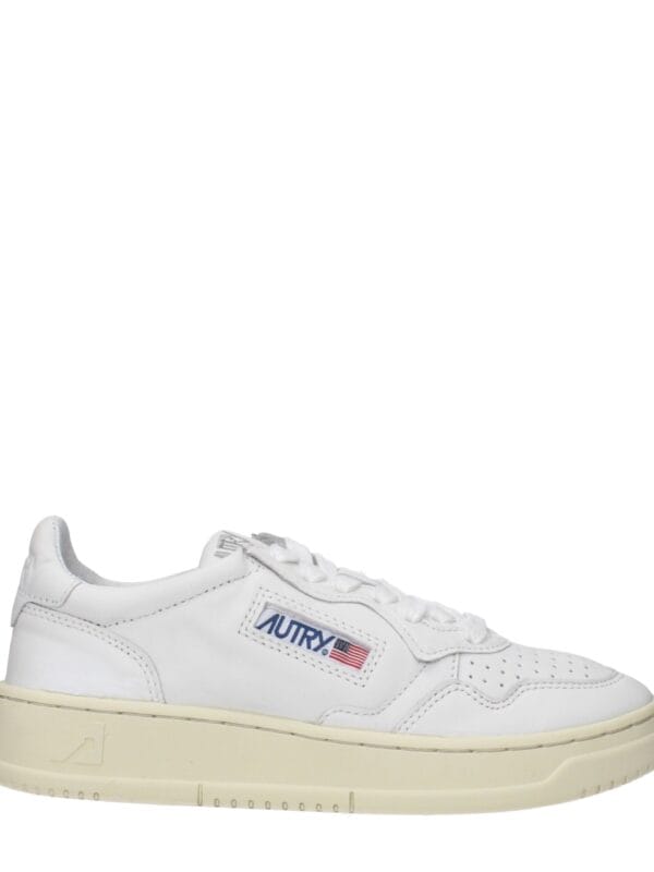 Lux White Leather Sneakers with American Flag Patch, Casual Athletic Shoe, Comfortable and Stylish Footwear for Men and Women, Trendy Designer Sneaker for Everyday Wear.