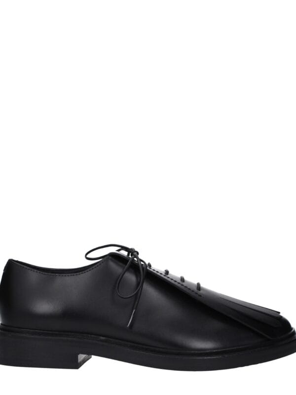 1. Sleek black leather men's formal oxford shoes with laces and a low heel, perfect for elegant occasions and professional settings.