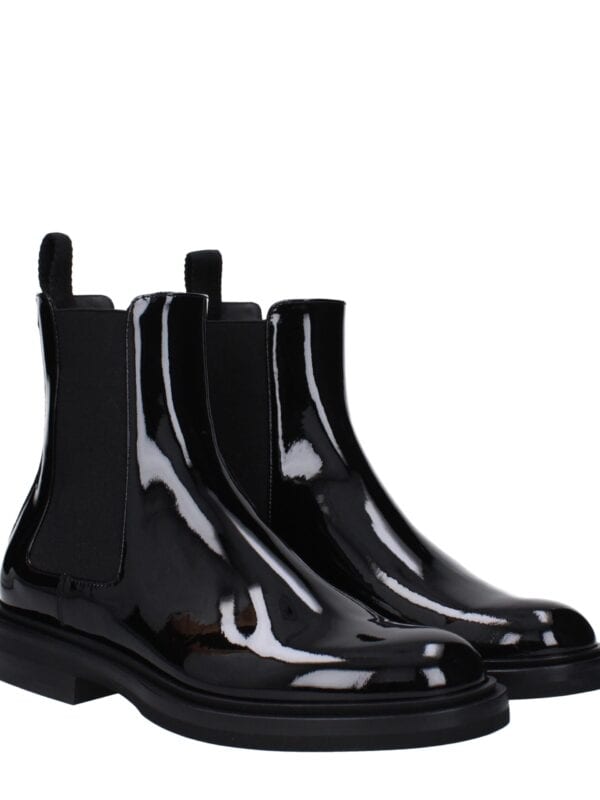 Black glossy Chelsea boots with elastic side panels and pull tabs, stylish and versatile footwear for casual or formal outfits. Perfect for a modern, edgy look.
