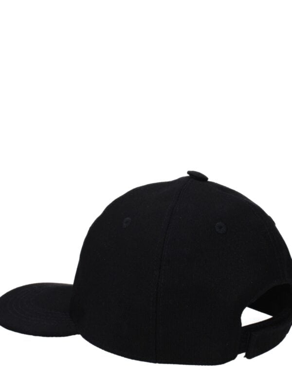 Black casual baseball cap with adjustable strap, premium fabric, and classic six-panel design perfect for streetwear style.