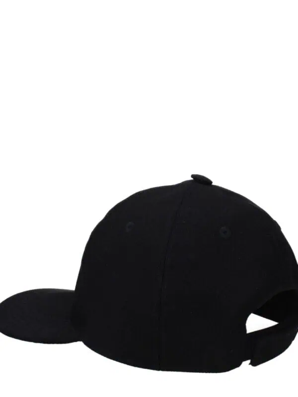 Black casual baseball cap with adjustable strap, premium fabric, and classic six-panel design perfect for streetwear style.