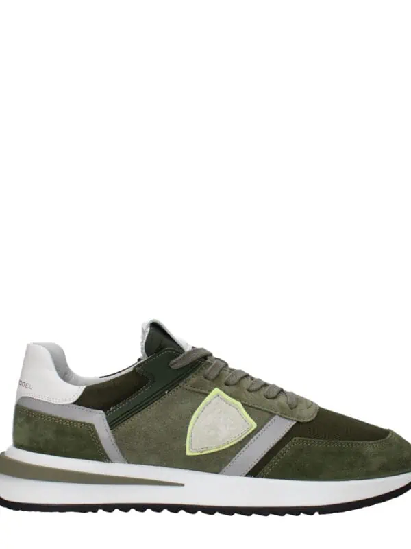 Men's stylish green and white sneakers with suede and mesh materials, cushioned midsole, and trendy design for casual and sportwear.