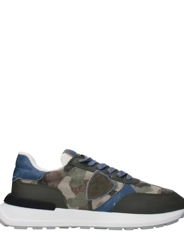 1. Men's camouflage and navy athletic sneakers with white sole, breathable fabric and stylish design for casual wear.