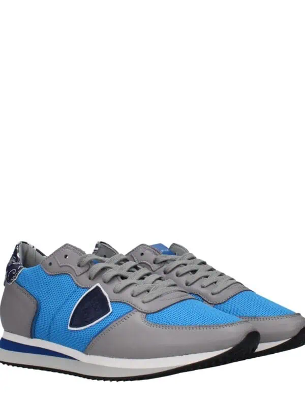1. Stylish men's sneakers with blue and gray design, breathable mesh and leather accents, perfect for casual wear and athletic activities.