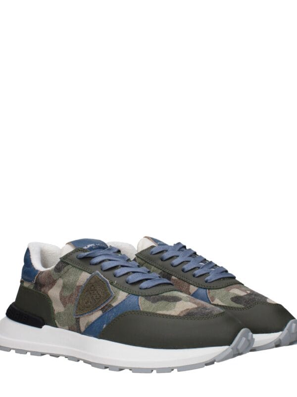 Men's camouflage casual sneakers with white and navy accents, comfortable fit, stylish design, perfect for everyday wear and outings.