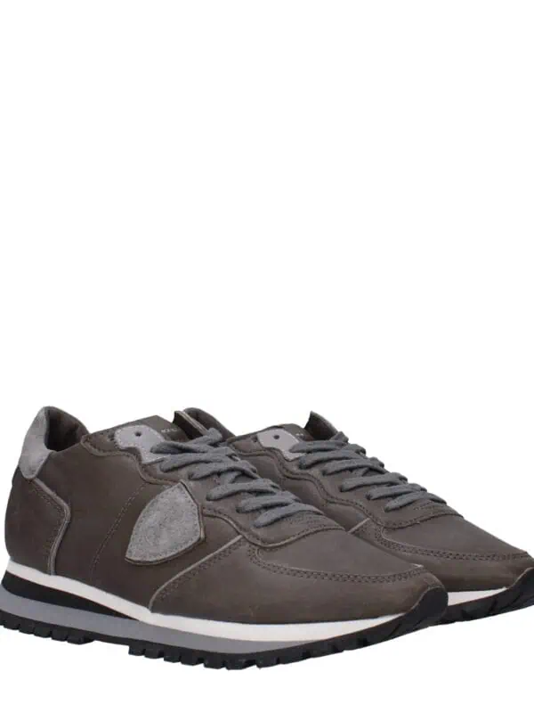 Comfortable Men's Casual Sneakers with Grey Suede Accents for Stylish Everyday Wear, Featuring Durable Material and Modern Design.