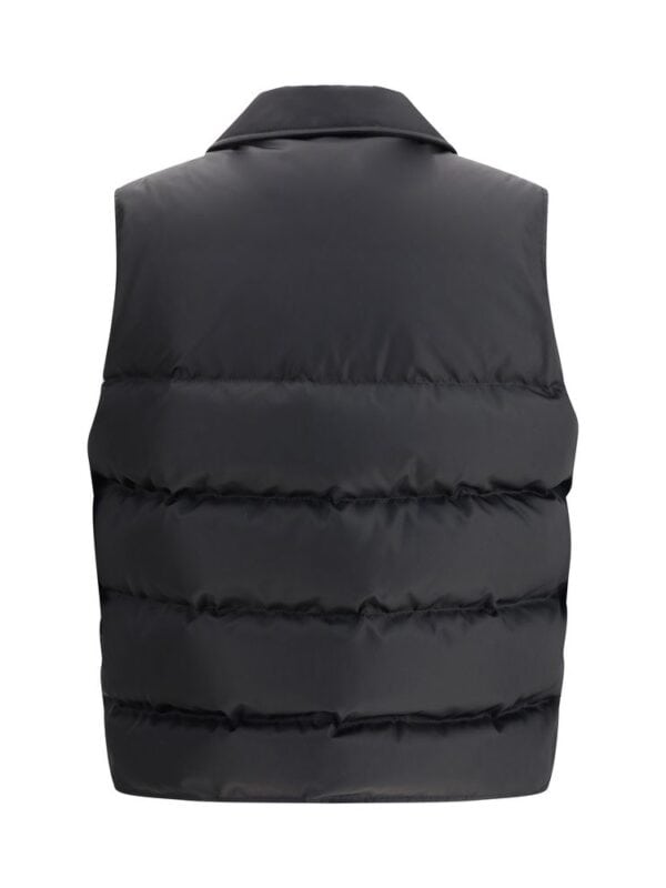 Puffer vest in black, sleeveless outdoor jacket with quilted padding, perfect for cold weather and casual style. Luxurious and stylish men's vest made from high-quality materials.