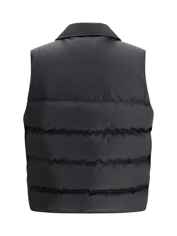 Puffer vest in black, sleeveless outdoor jacket with quilted padding, perfect for cold weather and casual style. Luxurious and stylish men's vest made from high-quality materials.