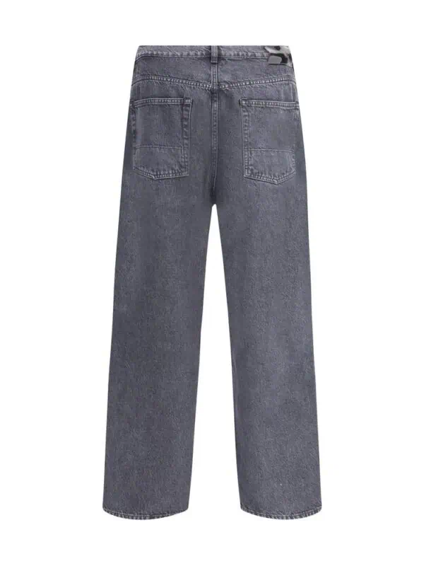 Black wide-leg denim jeans with high waist and back pockets, stylish and comfortable for casual or streetwear fashion. Perfect for trendy outdoor or everyday wear.