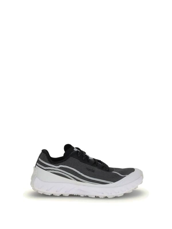 Black and white running shoes with mesh upper and thick cushioned sole for athletic performance and comfort. Ideal for running, walking, or casual wear with a modern sporty design.